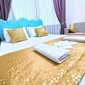 Nevizade Suits Turkije